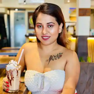 Tina Nandi Photo